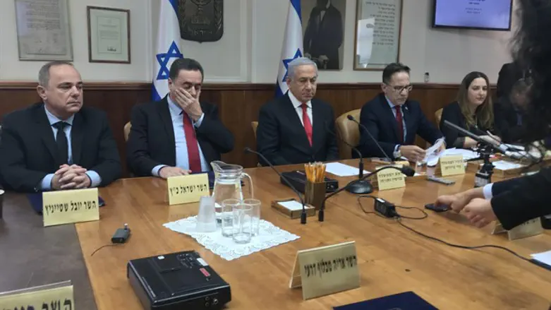 איילת שקד הגיעה, בנט ויתר. ישיבת הממשלה השבוע