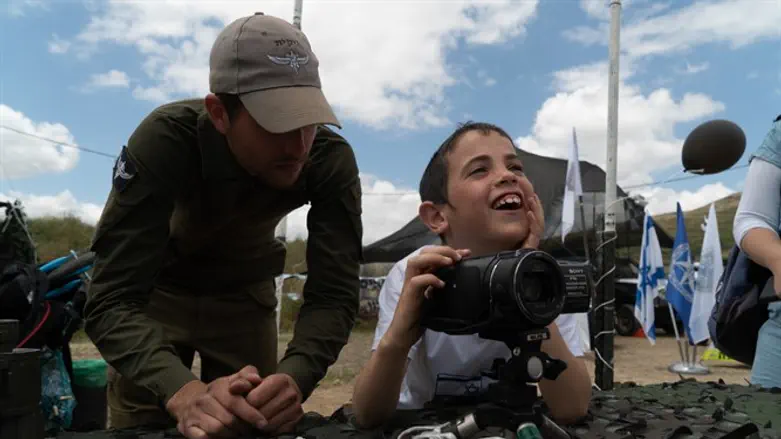 חוגגים עצמאות