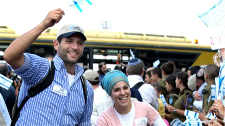 Olim arrive in Israel (archive)