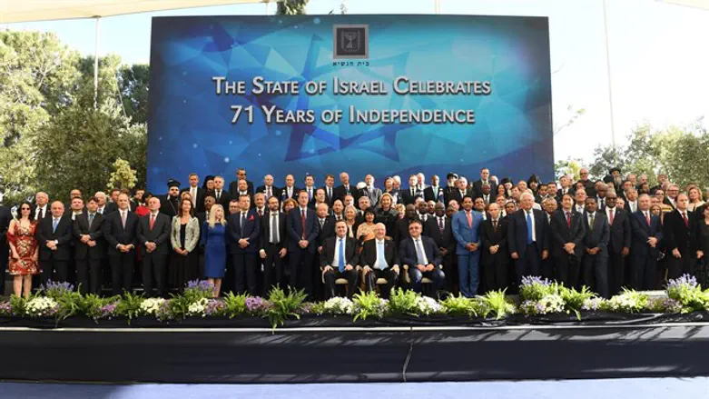 Diplomatic and consular corps at the presidential residence