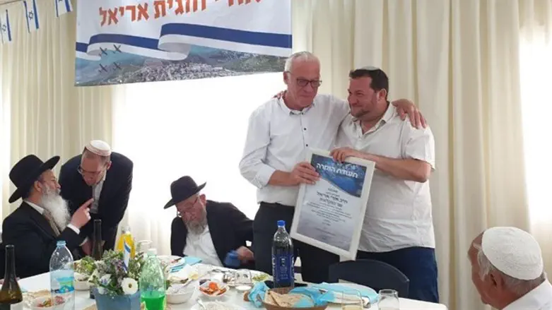 פעילות ציבורית של עשרות שנים
