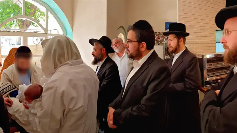 Обряд обрезания. Иллюстрация 