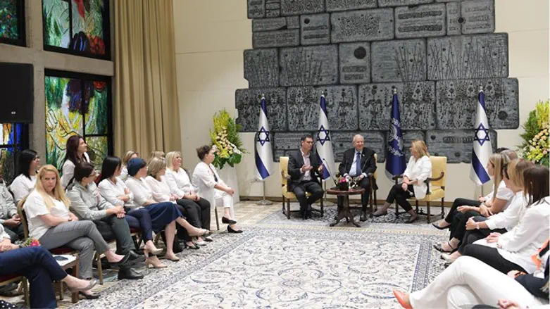 ריבלין עם האחיות