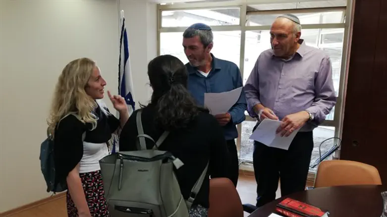 ח"כ יוגב עם מובילות המאבק