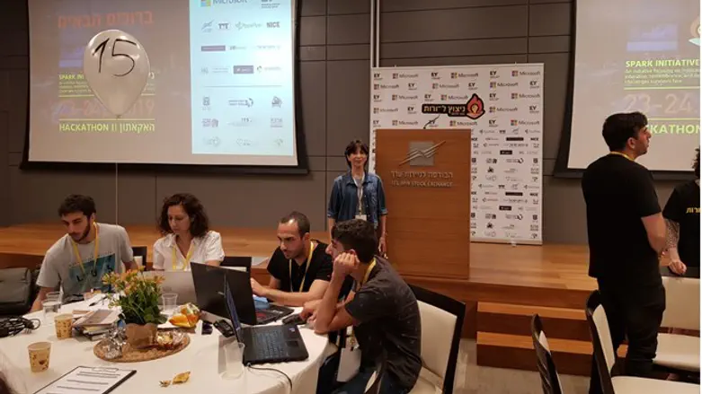 האקאתון למען ניצולי שואה