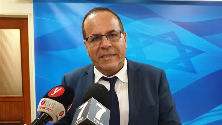השר איוב קרא