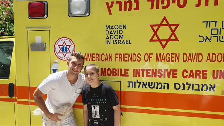 נהנים ומחייכים