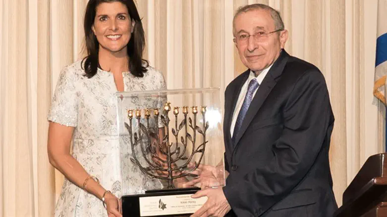 ניקי היילי והרב האייר