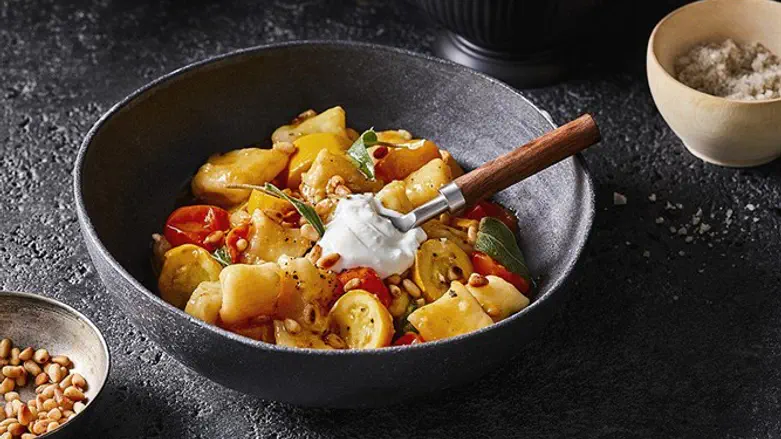 ניוקי עם עגבניות שרי וזוקיני