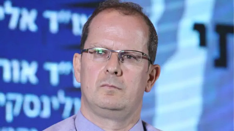 רז נזרי