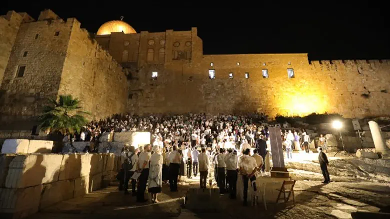 טקס קבלת הגר למרגלות הר הבית