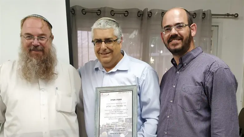 נפרדים ממולי יסלזון