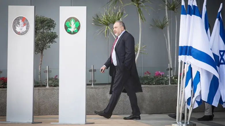 גרם למשבר עמוק בדמוקרטיה הישראלית. ליברמן