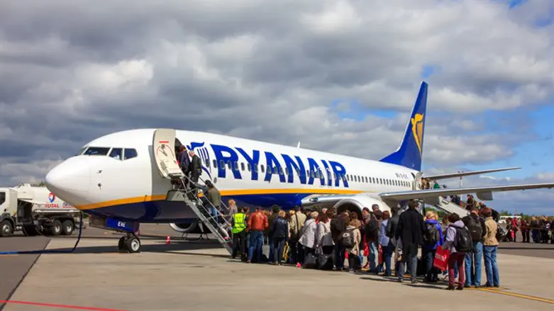 Самолет авиакомпании Ryanair. Иллюстрация