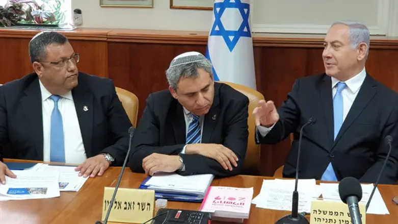 נתניהו אלקין וליאון בישיבת הממשלה
