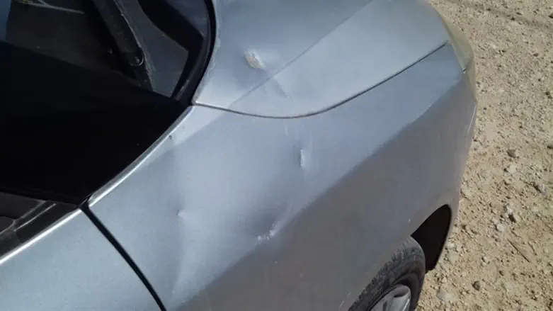 פגיעות האבנים ברכב