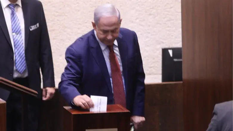 נתניהו מצביע בבחירות למבקר
