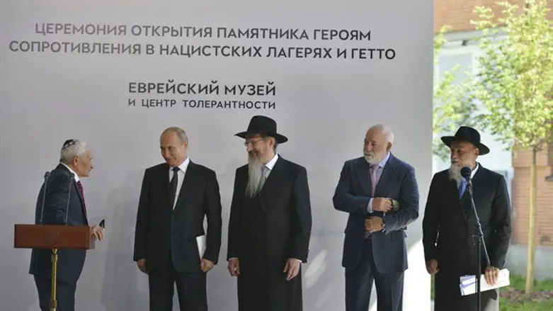 פוטין בטקס: ''נרגש להיות כאן איתכם''