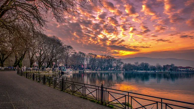 העיר יואנינה ביוון