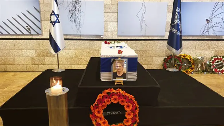 Nechama Rivlin's coffin