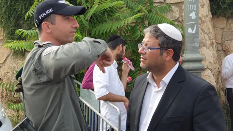 Attorney Ben Gvir with policeman