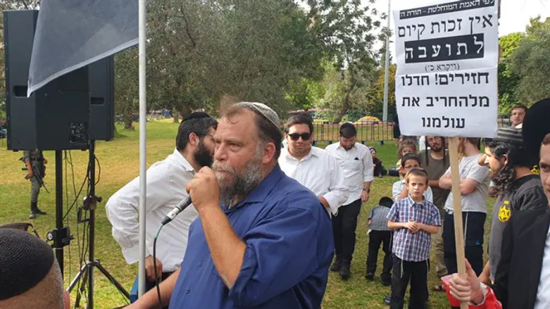 Бенци Гопштейн на акции протеста против "парада гордости"