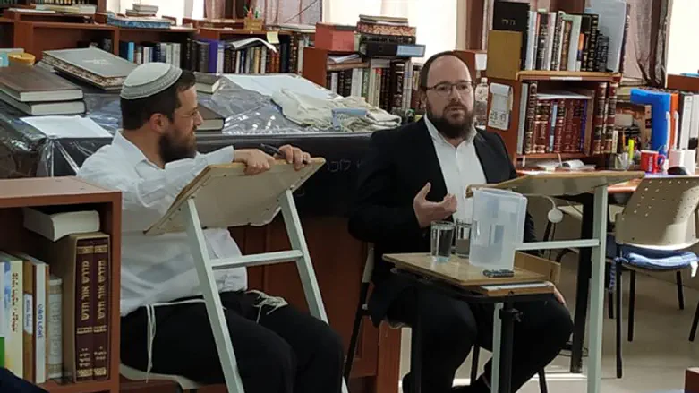 הרב ליפשיץ והרב סגליס