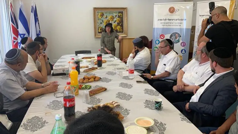 עליזה בלוך בישיבת קרית חינוך