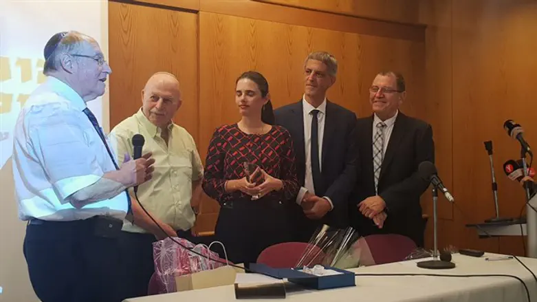 השרה שקד במהלך הטקס