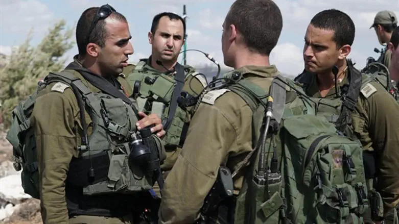 הגזרה הרבה יותר גדולה. סא"ל בני קטן (משמאל)