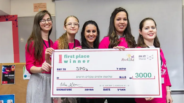 The winning team accepting their 3,000 NIS prize
