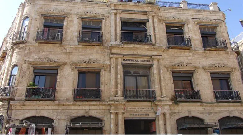 בניין של עטרת כהנים