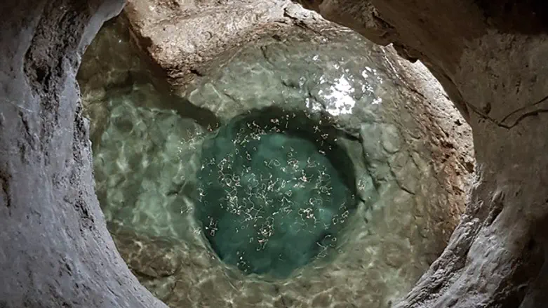 מי התהום עדיין זורמים