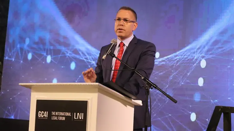 השר ארדן בכנס