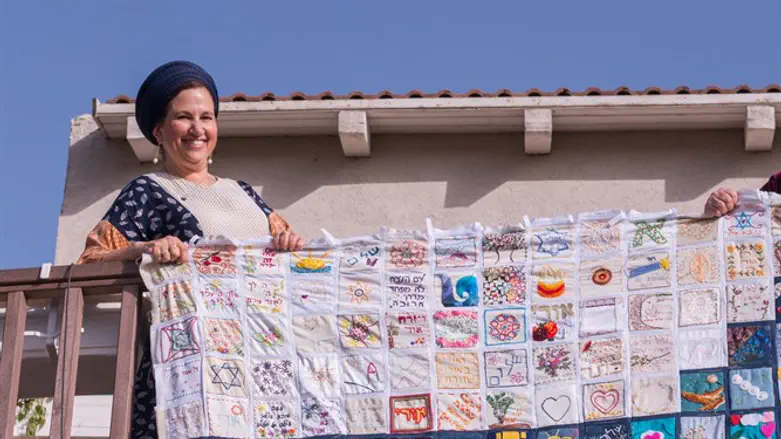 "בלב אני מדמיינת שרונית ביקשה שאמשיך את הספר". בת שבע סדן