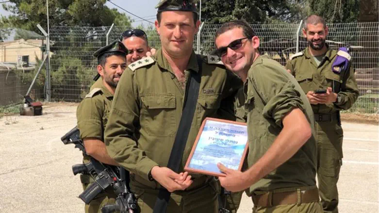 המח"ט שפירא עם סטובין