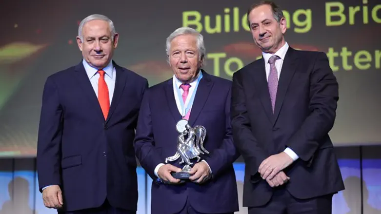 הענקת פרס בראשית לקראפט