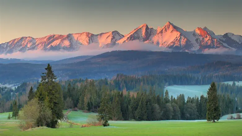 הרי הקרפטים בזריחה