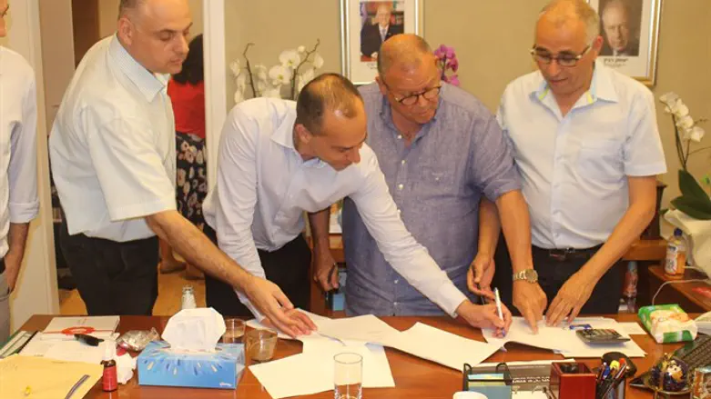 מעמד חתימת ההסכם