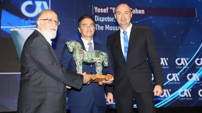 הענק הפרס ליוסי כהן