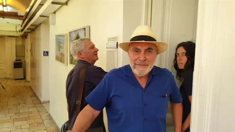 עזרא נאווי בבית המשפט