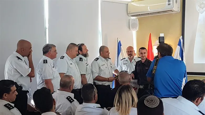 דוד שבו בקבלת תעודת ההערכה