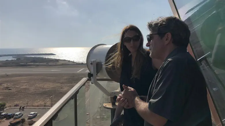 ח"כ שיר בשדה דב