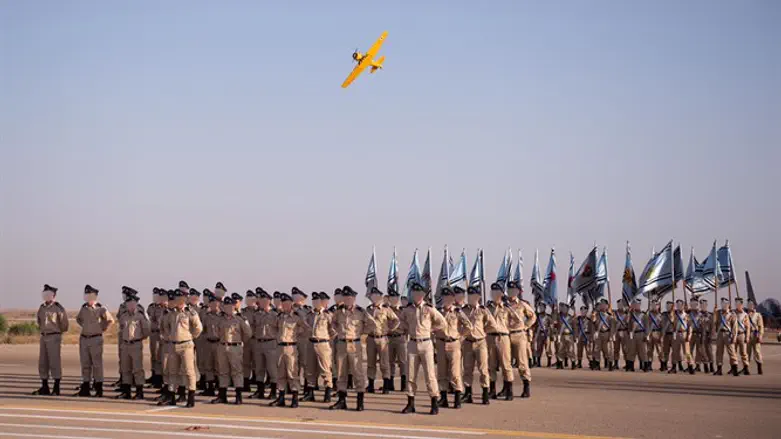 טקס הענקת הדרגות לבוגרי קורס טיס
