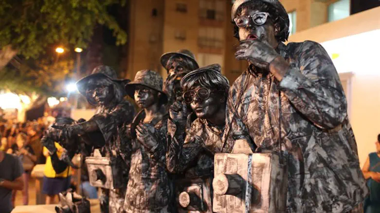 פסטיבל הפסלים החיים ברחובות