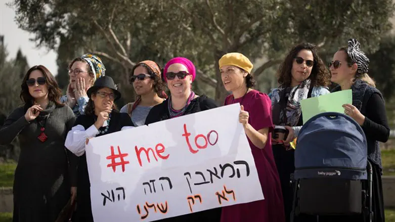 "ידע איך לנצל כל חולשה". הפגנה מול משפט שיינברג