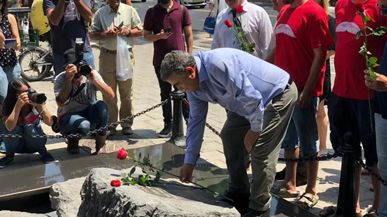 עמיר פרץ באנדרטת רבין