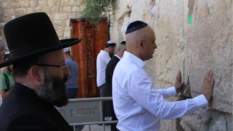 שר הפנים הבריטי בכותל