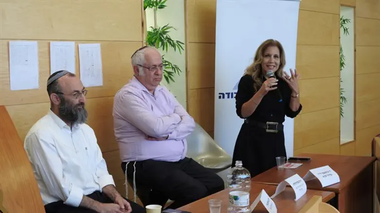 עליזה לביא, הרב עמית קולא והרב מנחם פרל ביום העיון