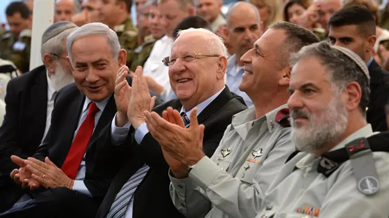 מצדיעים למילואימניקים